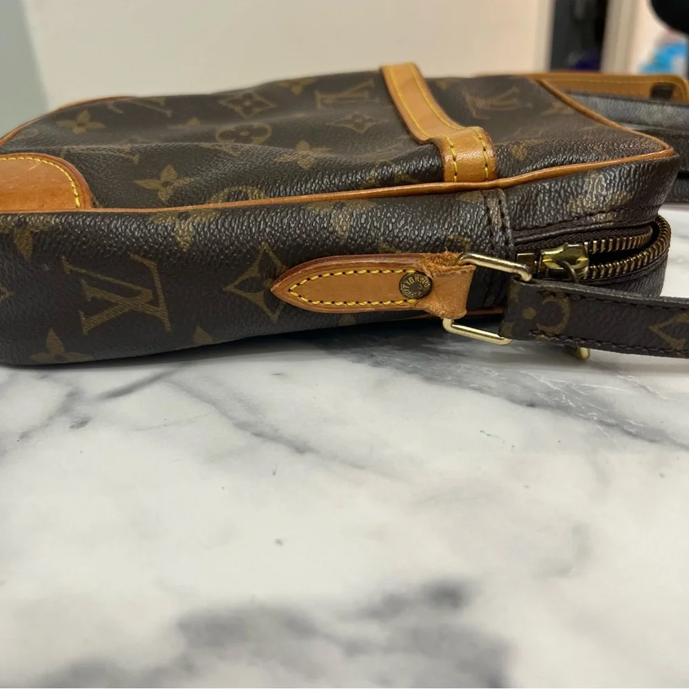 Vintage Louis Vuitton | Danube PM Monogram Crossbody Bag - Picture 5 of 14